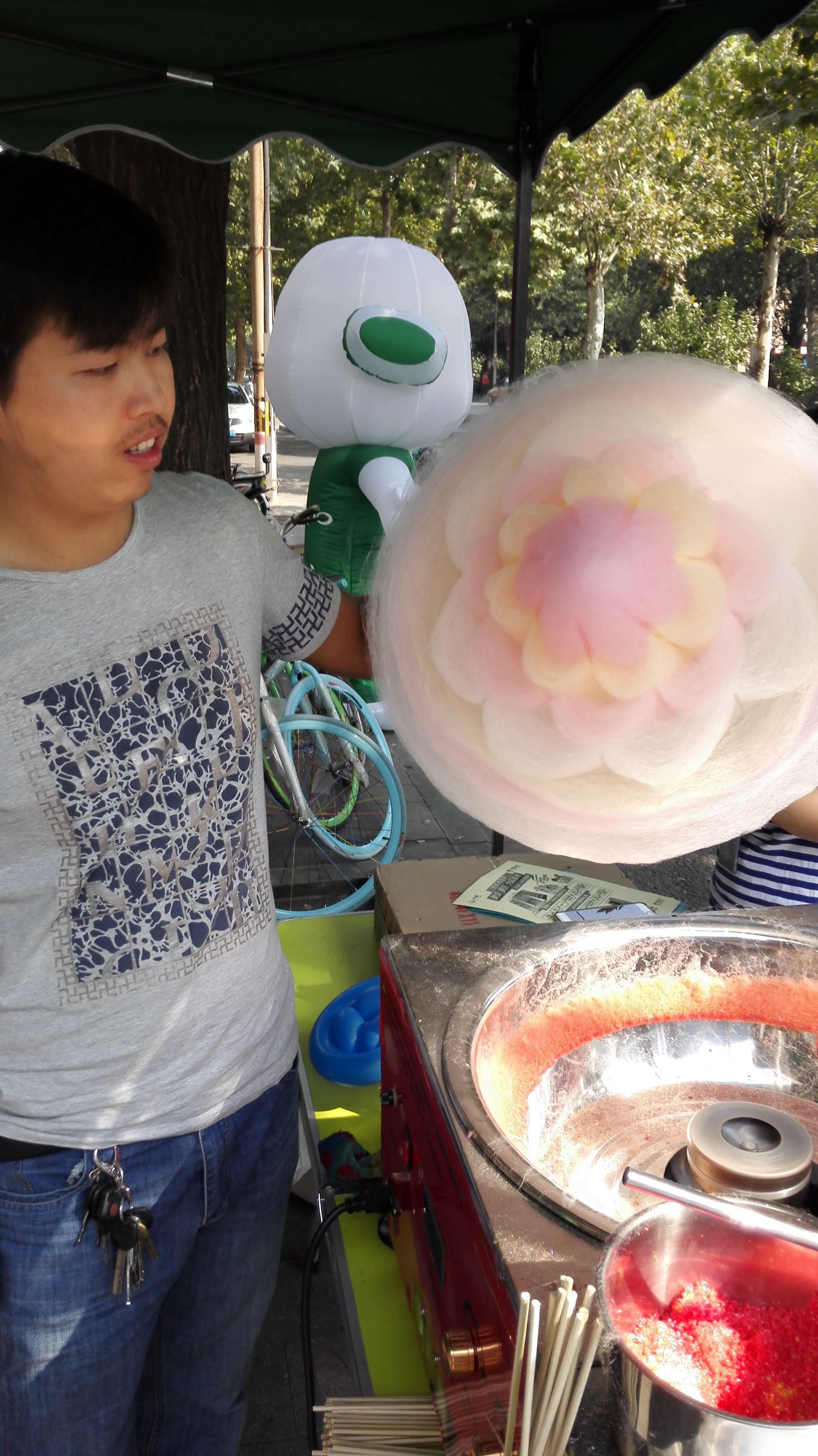 马师傅全电形花式棉花糖机器制作 马师傅全电形花式棉花糖机器制作